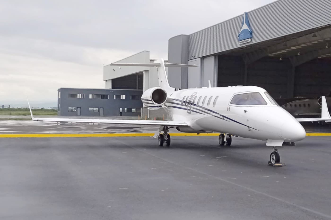 Learjet 45XR 45-246 Exterior 3.jpg