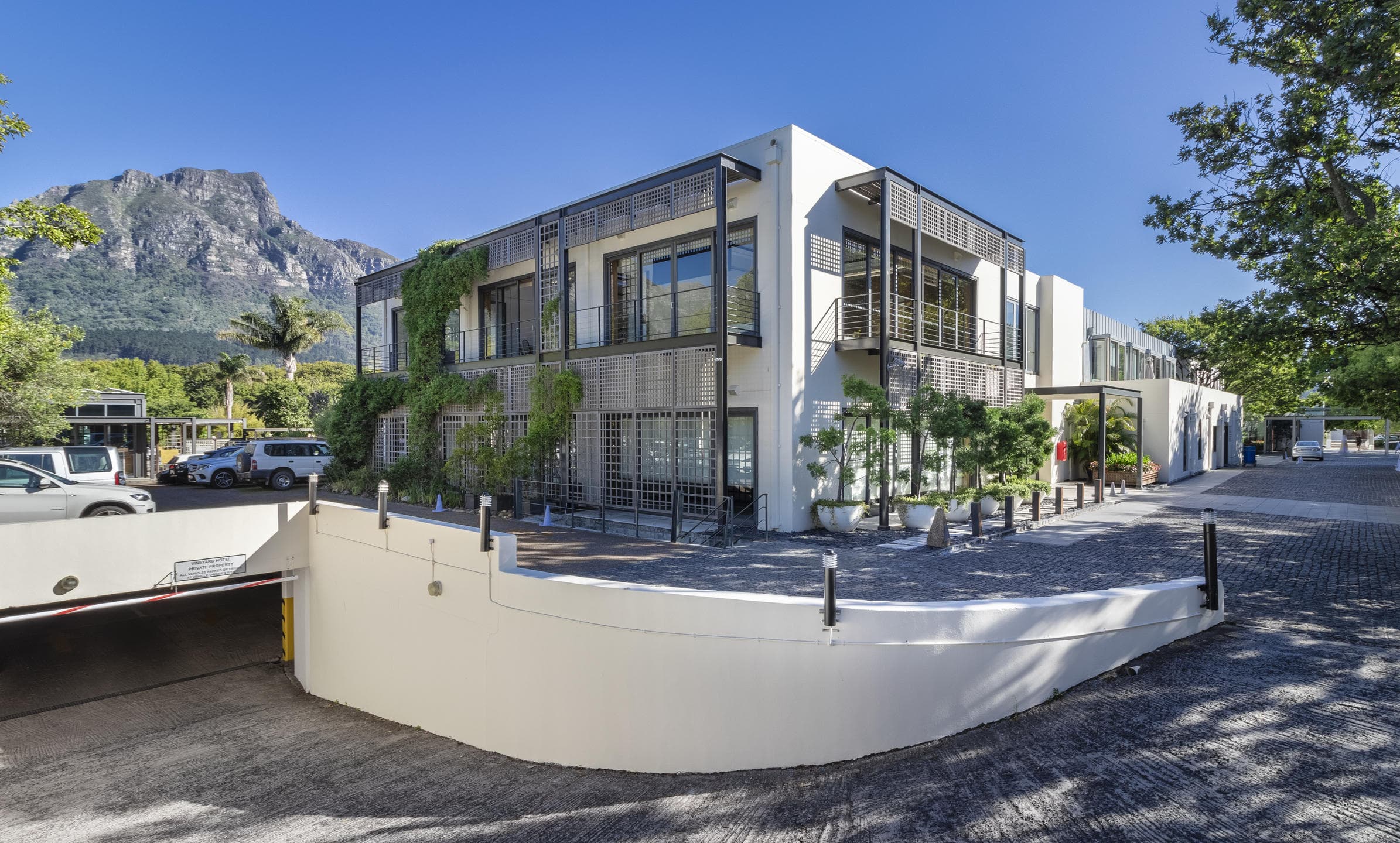 Vineyard Hotel