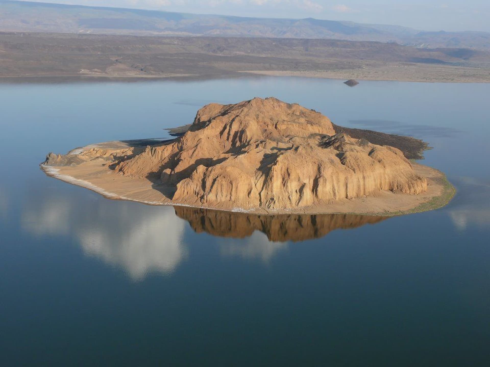Olmalo, Suguta Valley & Lake Turkana Scenic Tour